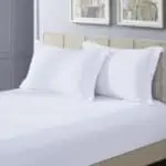 شرشف مطاط فندقي لون أبيض