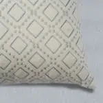 بيت تكاية بالحشوة قطيفة ٤٥-٤٥ اوف وايت