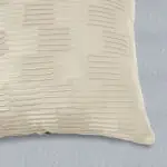بيت تكاية بالحشوة قطيفة ٤٥-٤٥ اوف وايت