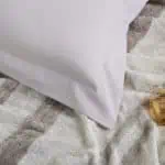 بيت مخدة فندقي٢ قطعة لون بيج