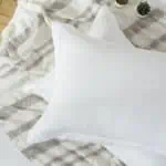 بيت مخدة فندقي٢ قطعة لون اوف وايت