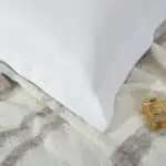 بيت مخدة فندقي٢ قطعة لون اوف وايت