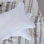 بيت مخدة فندقي٢ قطعة لون ابيض