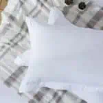 بيت مخدة فندقي٢ قطعة لون ابيض