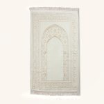 سجادة صلاة شنيل لون اوف وايت