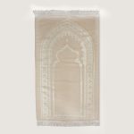 سجادة صلاة شنيل باللون البيج