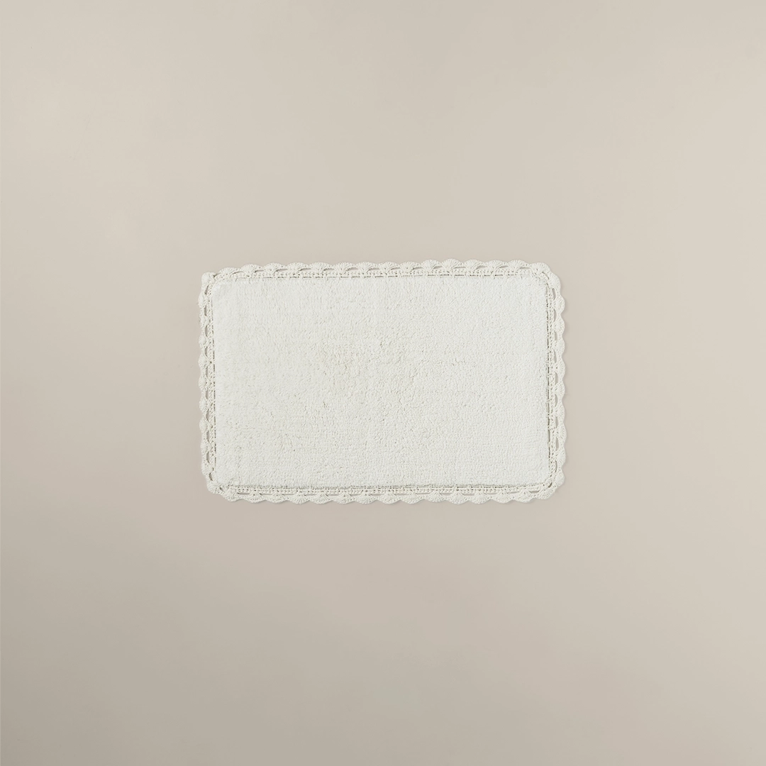 دعاسة حمام بعدة مقاسات باللون الأوف وايت دعاسة حمام بعدة مقاسات باللون الأوف وايت