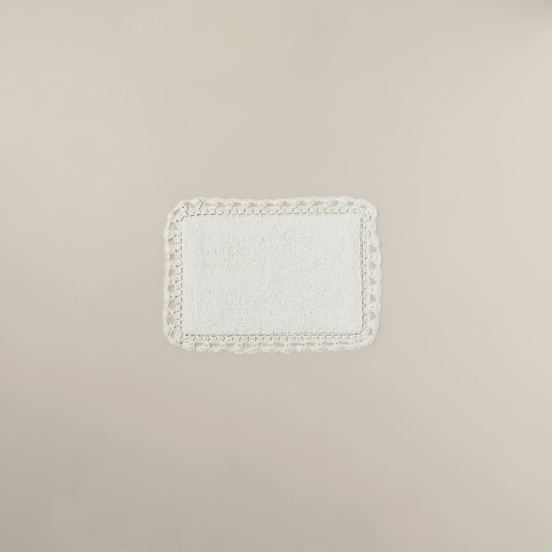 دعاسة حمام بعدة مقاسات باللون الأوف وايت دعاسة حمام بعدة مقاسات باللون الأوف وايت