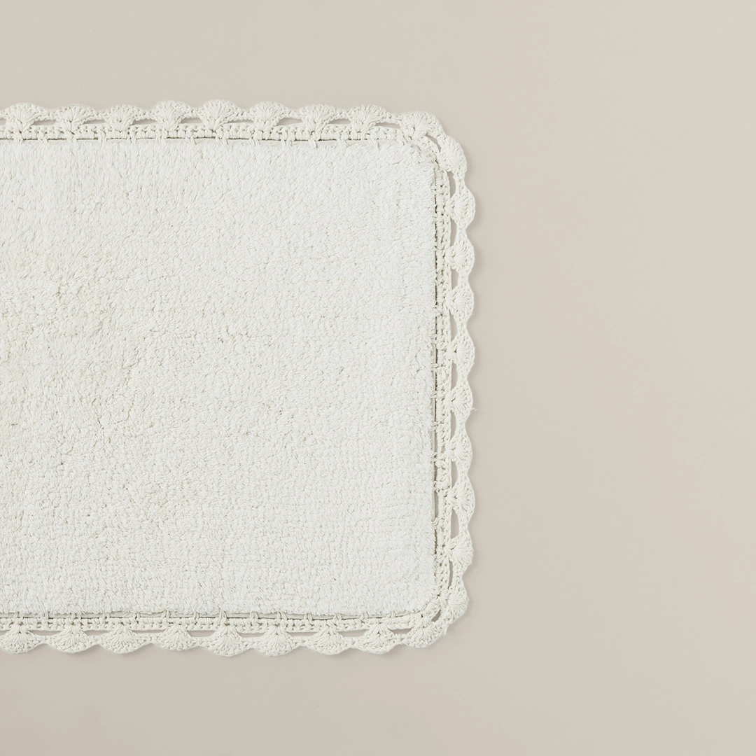 دعاسة حمام بعدة مقاسات باللون الأوف وايت دعاسة حمام بعدة مقاسات باللون الأوف وايت