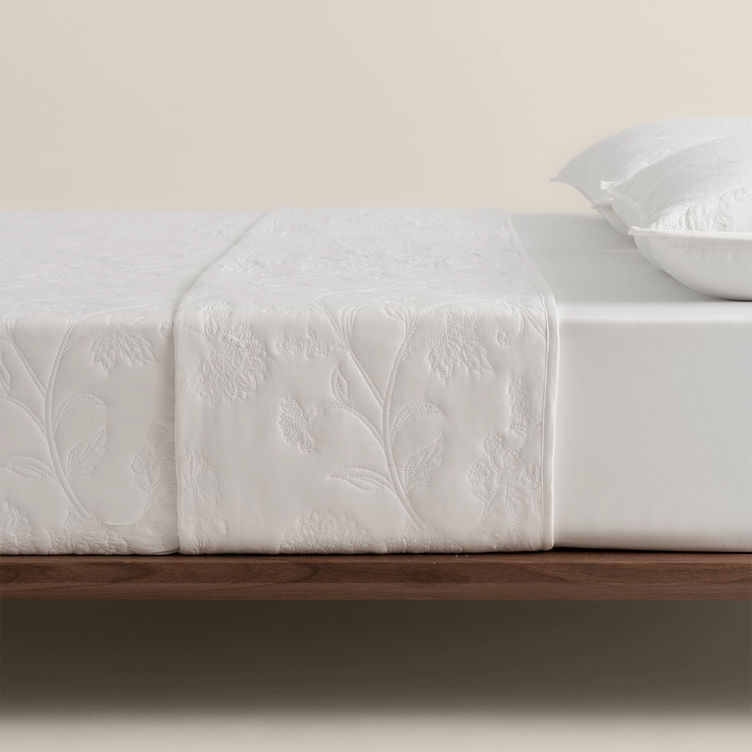 لحاف مضغوط مطرز مايكرو أوف وايت لحاف مضغوط مطرز مايكرو أوف وايت