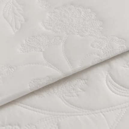 لحاف مضغوط مطرز مايكرو أوف وايت