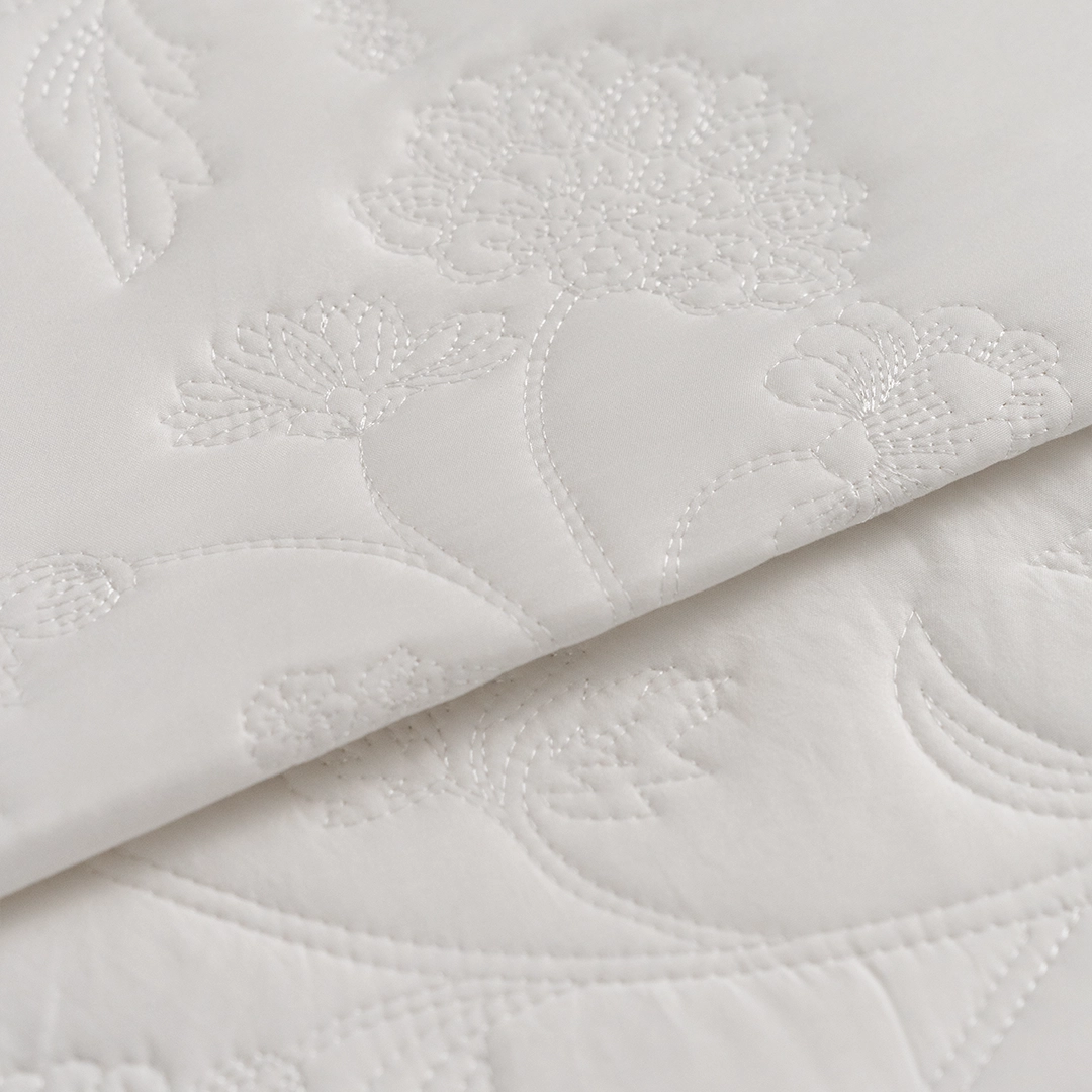 لحاف مضغوط مطرز مايكرو أوف وايت لحاف مضغوط مطرز مايكرو أوف وايت