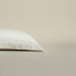 بيت مخدة قطن ٢ قطعة لون أوف وايت