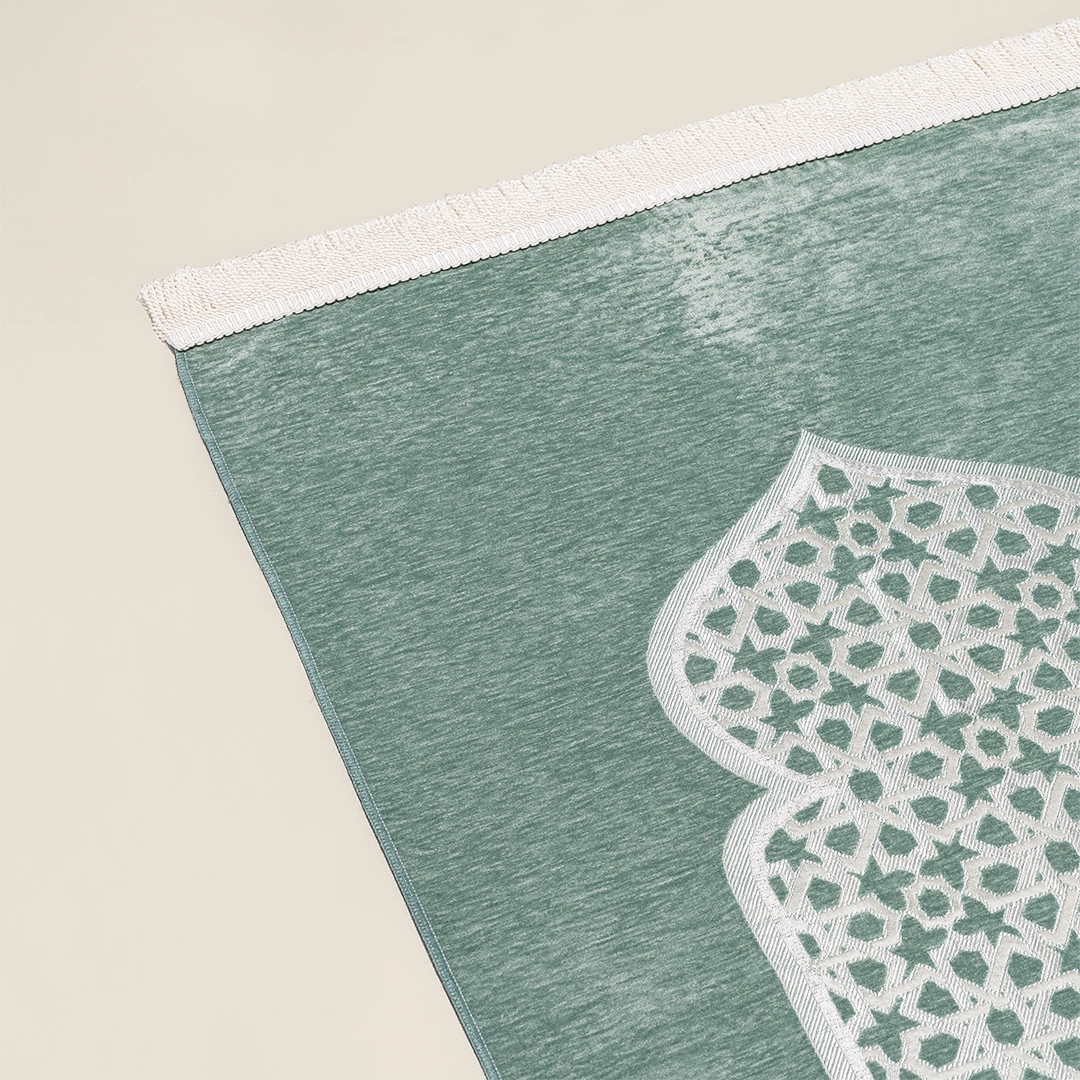 سجادة صلاة شنيل باللون الأخضر سجادة صلاة شنيل باللون الأخضر