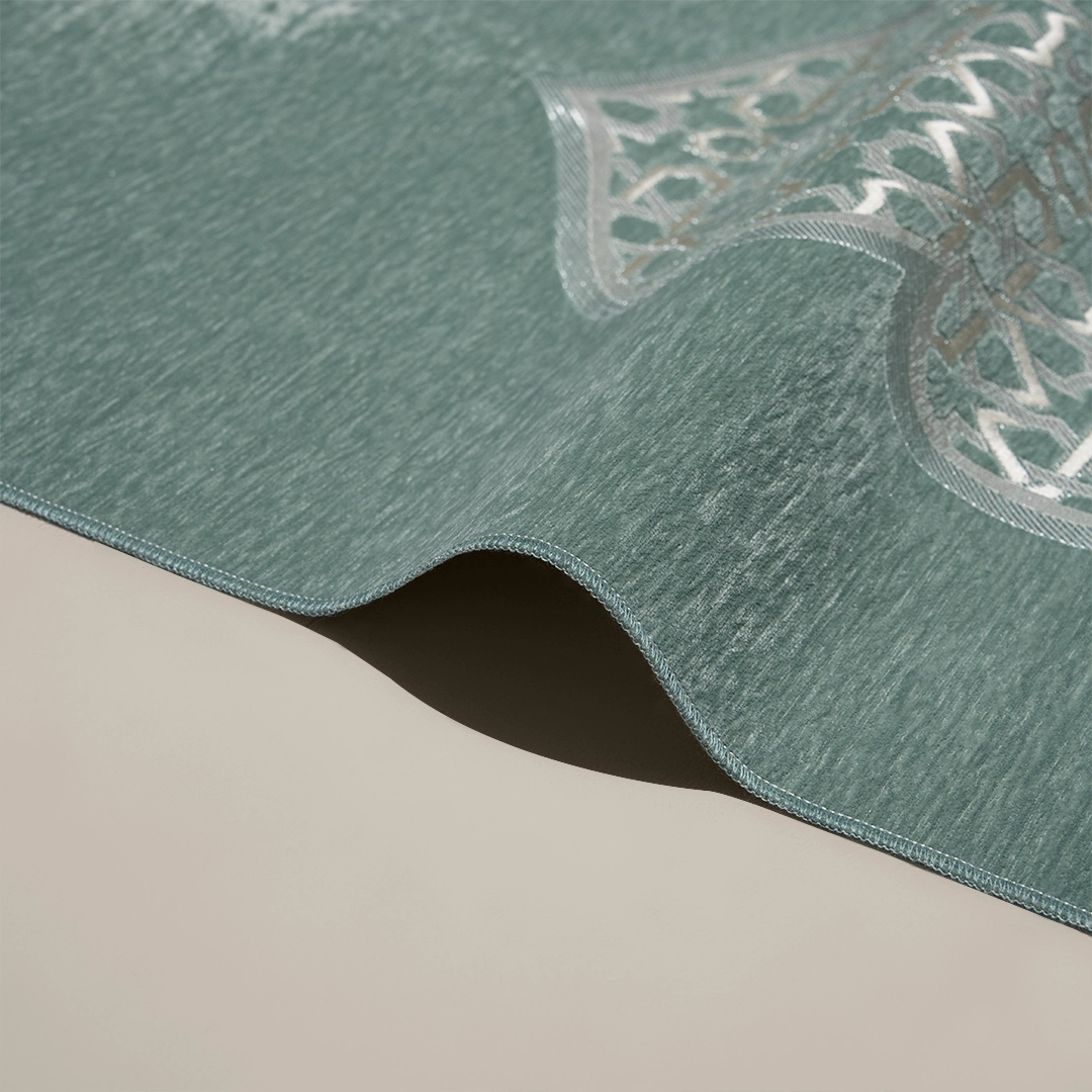 سجادة صلاة شنيل باللون الأخضر سجادة صلاة شنيل باللون الأخضر