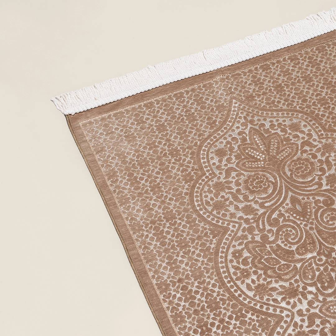 سجادة صلاة شنيل لون بيج غامق سجادة صلاة شنيل لون بيج غامق