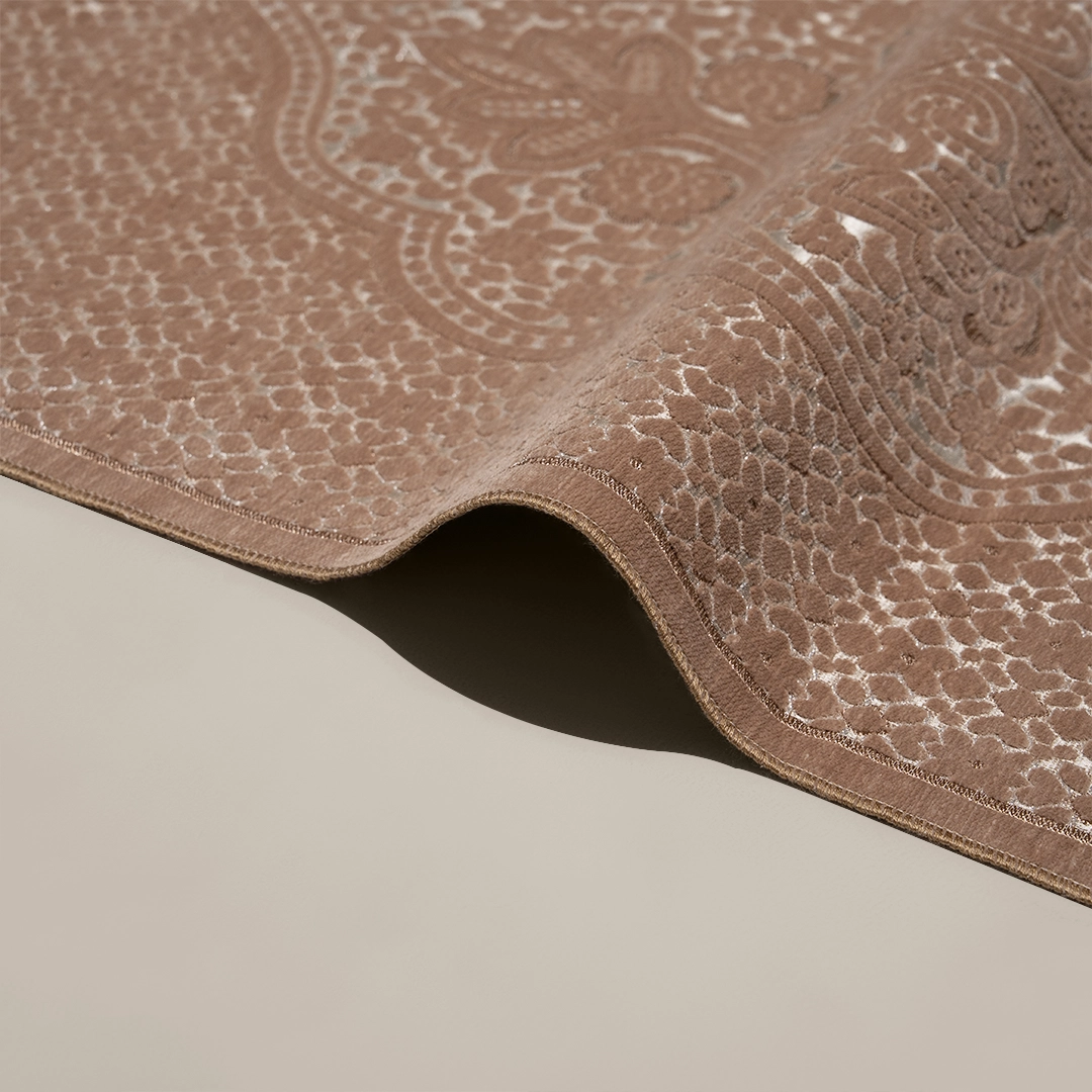 سجادة صلاة شنيل لون بيج غامق سجادة صلاة شنيل لون بيج غامق