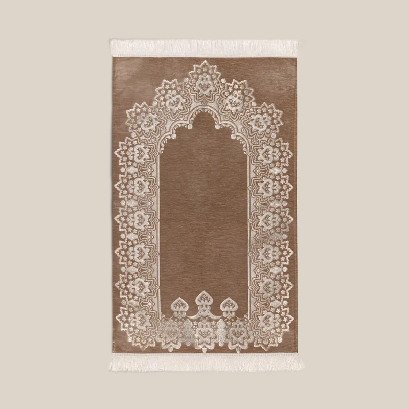 سجادة صلاة شنيل بلون بيج غامق