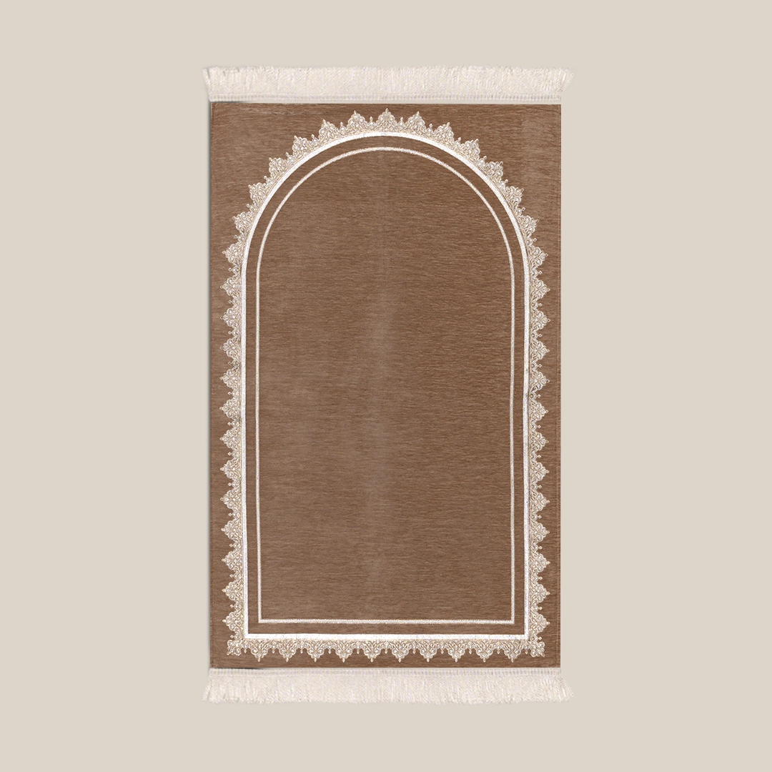 سجادة صلاة شنيل بلون بيج غامق سجادة صلاة شنيل بلون بيج غامق