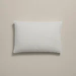 مخدة قطن باللون الأبيض