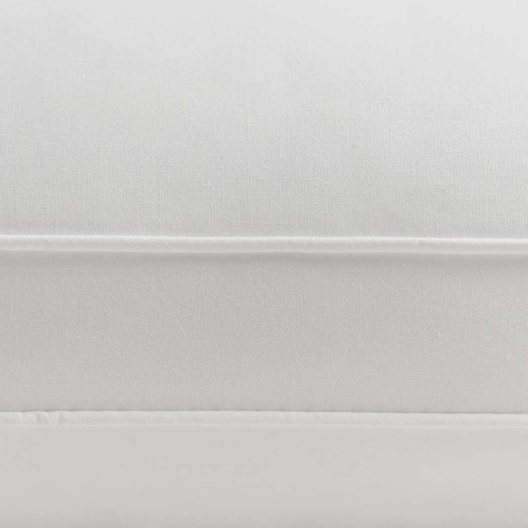 مخدة قطن باللون الأبيض مخدة قطن باللون الأبيض