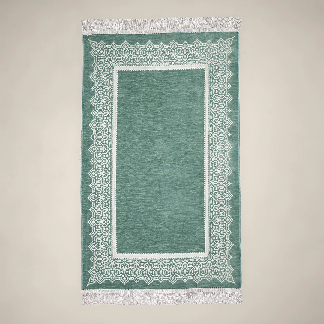 سجادة صلاة شنيل بلون أخضر سجادة صلاة شنيل بلون أخضر