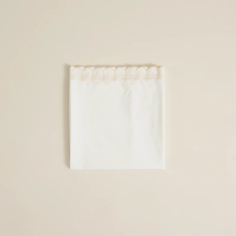 لباس صلاة لف مطرز أوف وايت