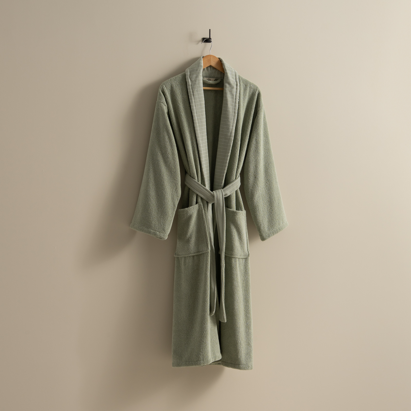 روب حمام قطن بلون أخضر روب حمام قطن بلون أخضر