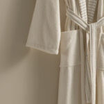 روب حمام قطن بلون أوف وايت