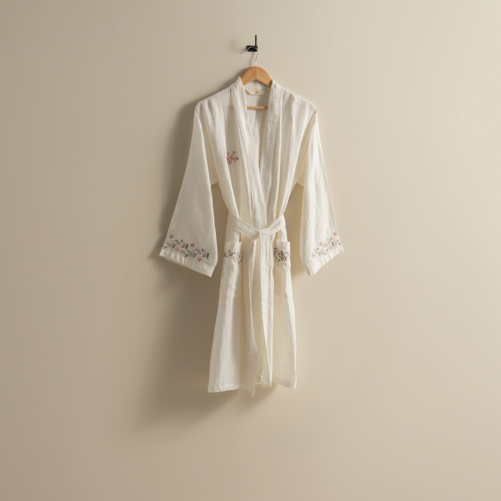 روب حمام قطن أوف وايت روب حمام قطن أوف وايت