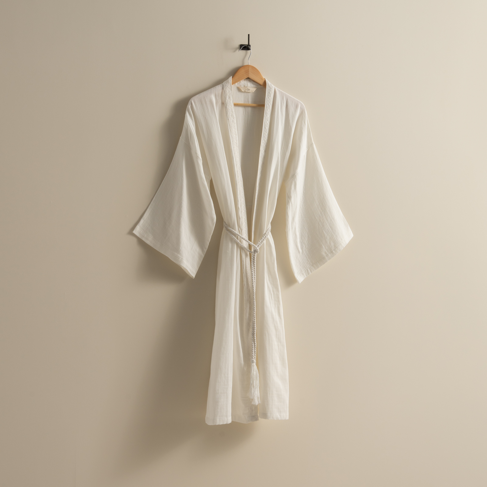 روب حمام قطن لون أوف وايت روب حمام قطن لون أوف وايت