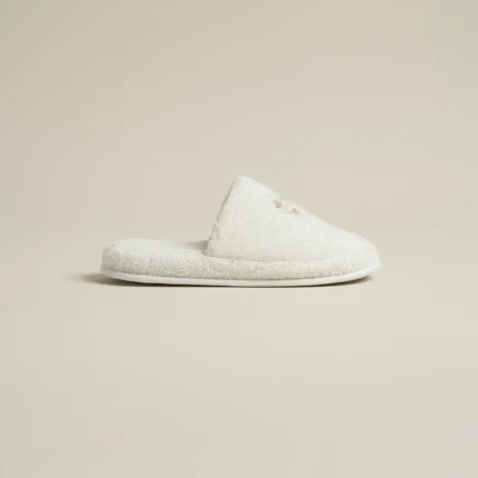 سليبر قطن مطرز مقاس ٤٠ أوف وايت