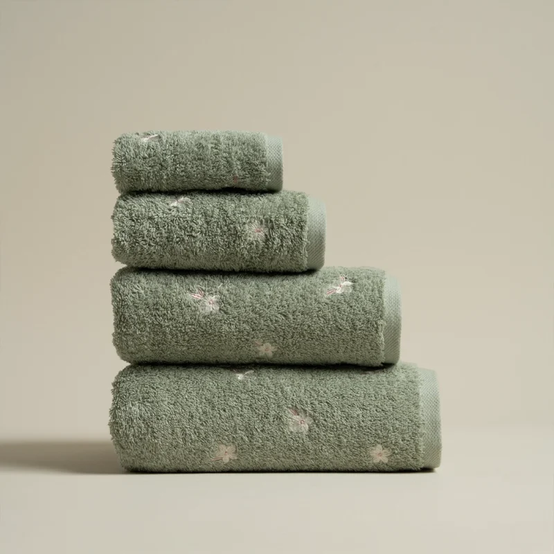 منشفة قطن مطرز أخضر بعدة مقاسات