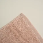 منشفة قطن مطرز لون بيتك