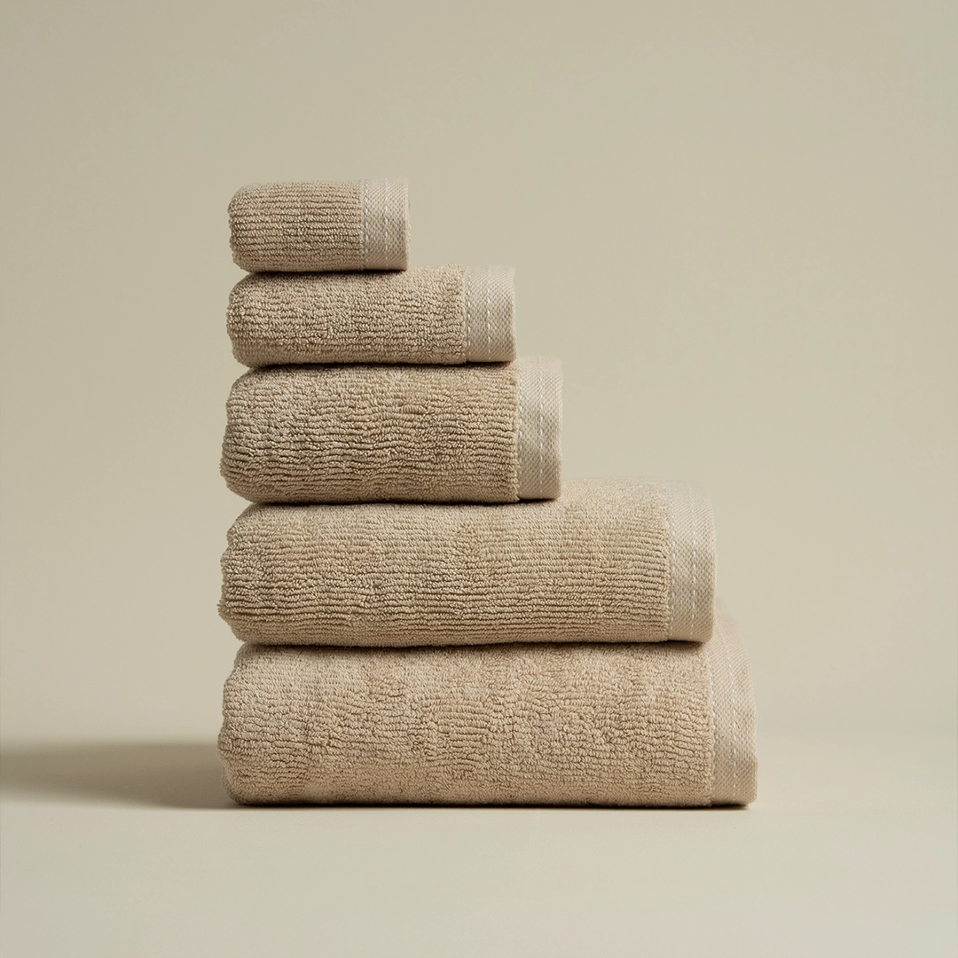 منشفة قطن لون بيج غامق بعده مقاسات منشفة قطن لون بيج غامق بعده مقاسات