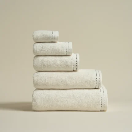 منشفة قطن لون أوف وايت بعده مقاسات