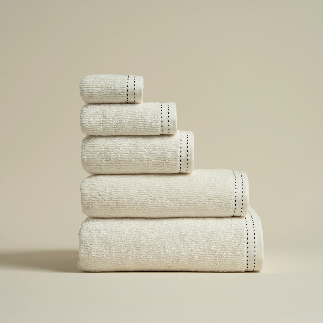 منشفة قطن لون أوف وايت بعده مقاسات منشفة قطن لون أوف وايت بعده مقاسات