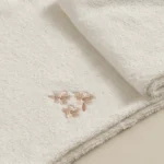 منشفة رأس قطن مطرز لون أوف وايت