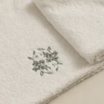 منشفة رأس قطن مطرز أخضر