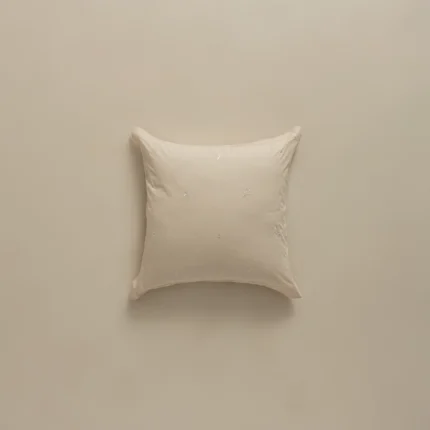 بيت تكاية قطن مطرز ٦٠-٦٠ أوف وايت