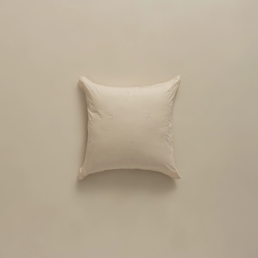 بيت تكاية قطن مطرز ٦٠-٦٠ أوف وايت بيت تكاية قطن مطرز ٦٠-٦٠ أوف وايت