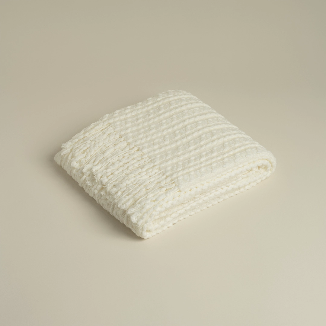 رمية كنب اكريليك لون أوف وايت رمية كنب اكريليك لون أوف وايت