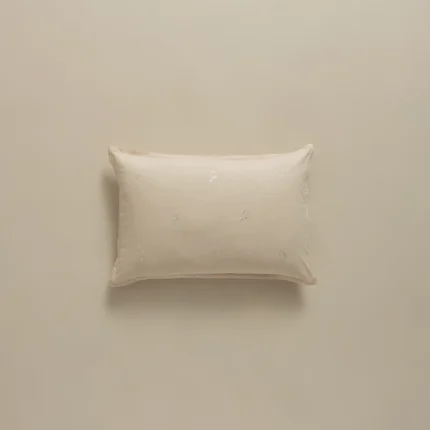 بيت مخدة قطن مطرز ٢ قطعة أوف وايت