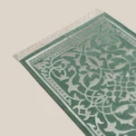 سجادة صلاة شنيل باللون الأخضر