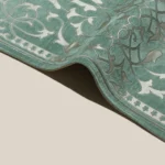 سجادة صلاة شنيل باللون الأخضر