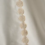 لباس صلاة مطرز اوف وايت