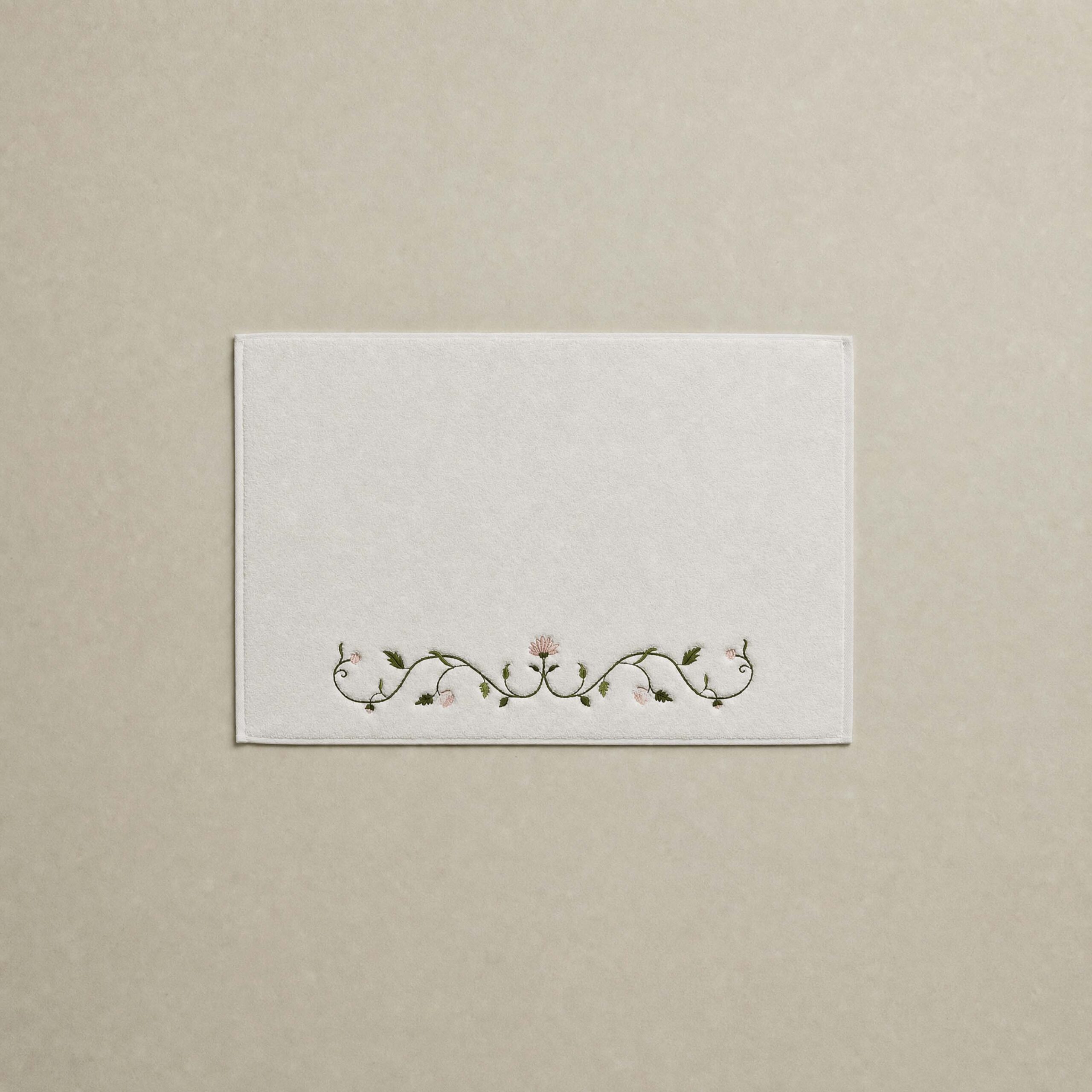 دعاسة حمام مطرزة قطن – أوف وايت دعاسة حمام مطرزة قطن – أوف وايت